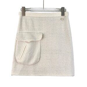 Chanel “Station” Series White pocket logo-buttoned woven tweed skirt